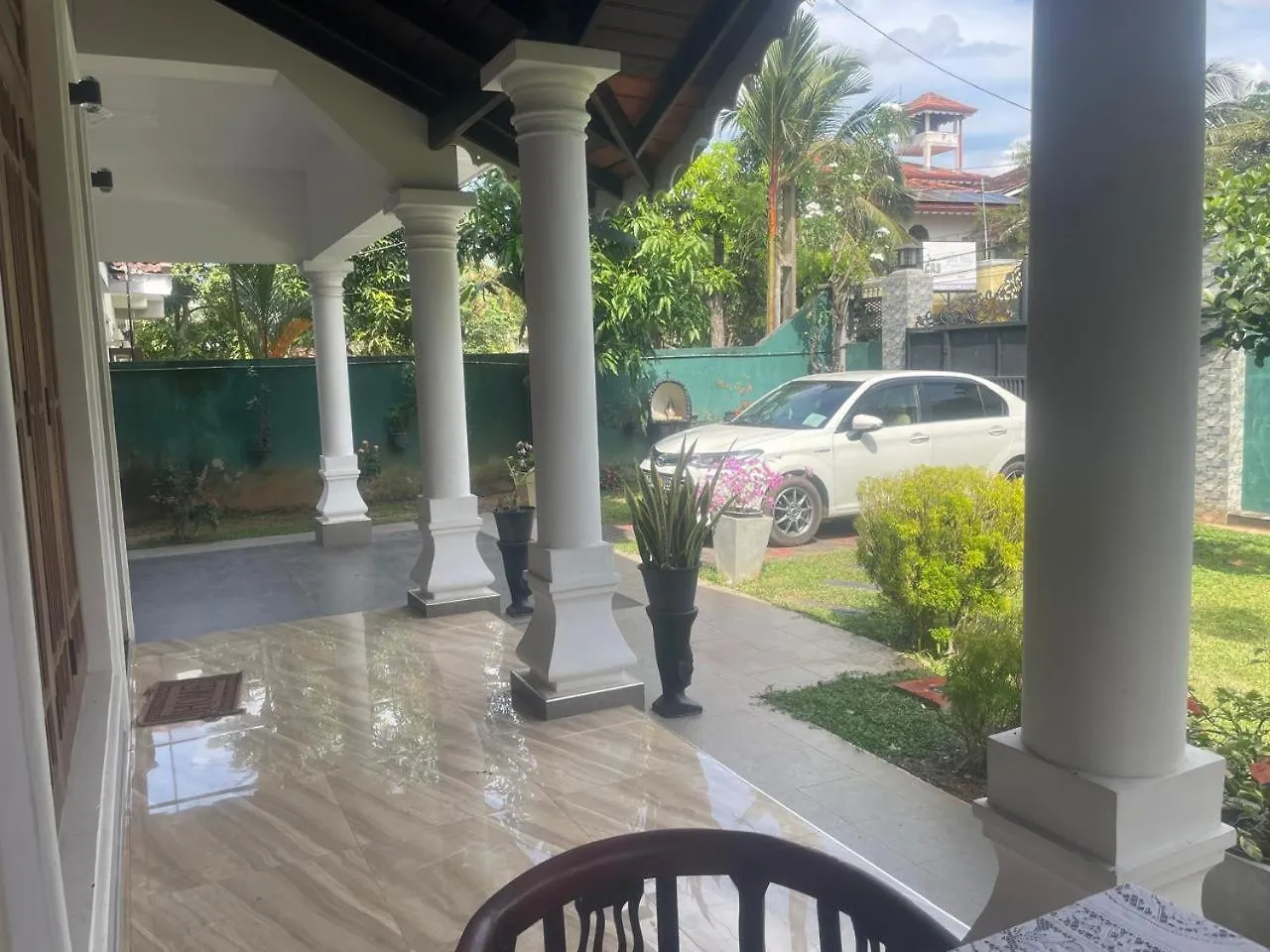 לינה וארוחת בוקר נגומבו New D R Randi Homestay