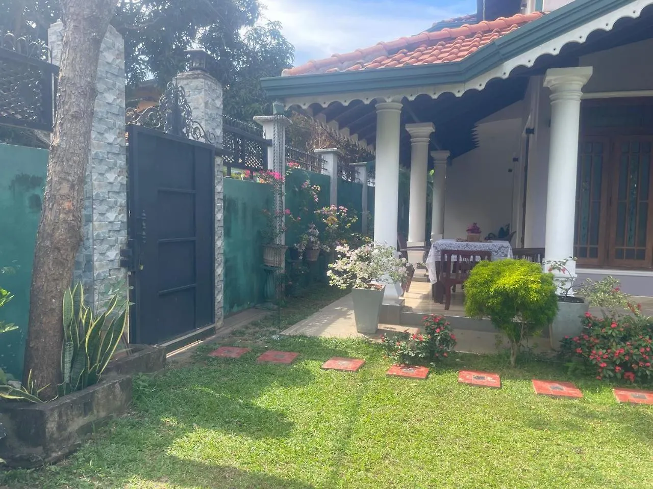 נגומבו New D R Randi Homestay לינה וארוחת בוקר