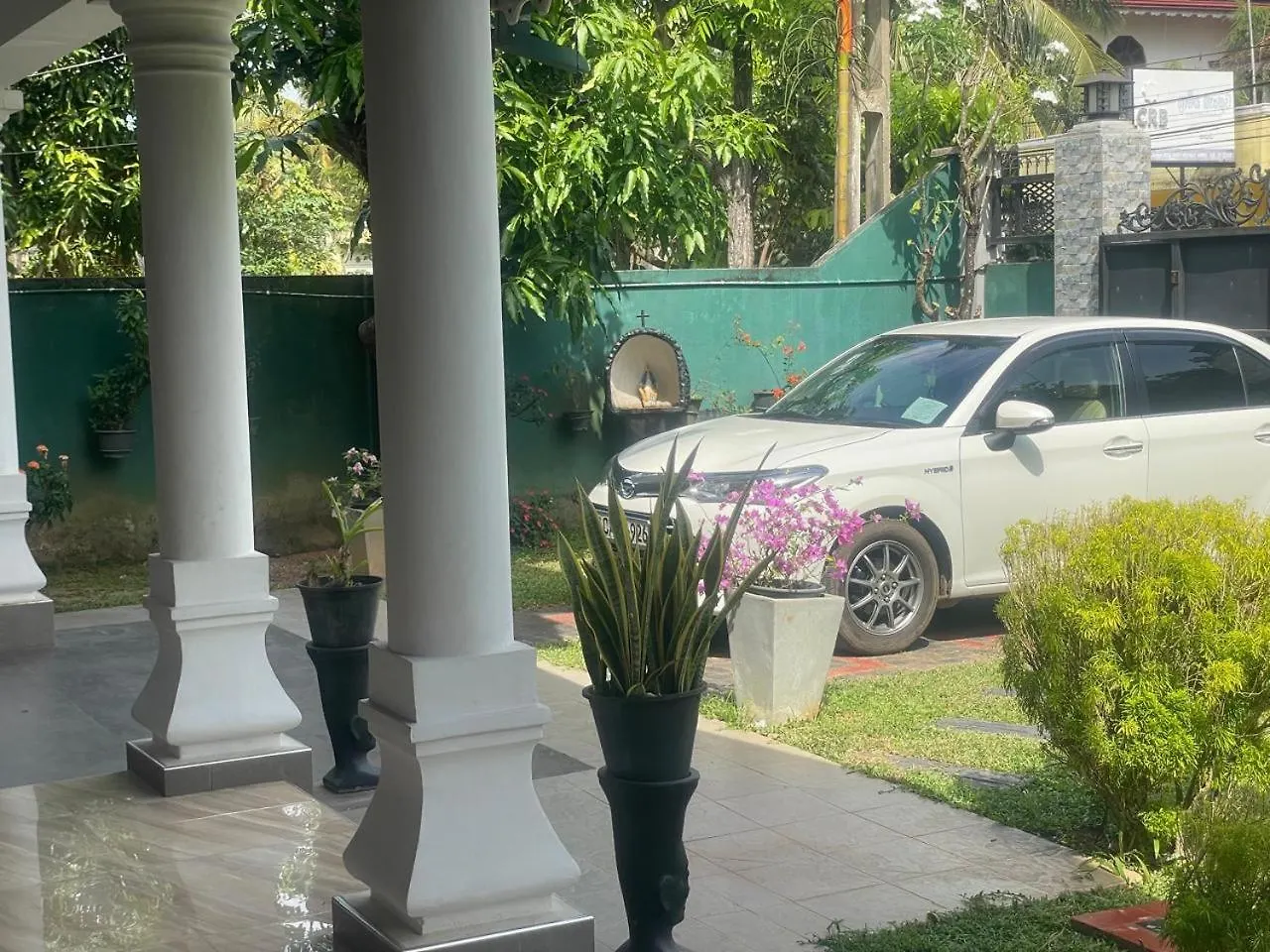 נגומבו New D R Randi Homestay לינה וארוחת בוקר