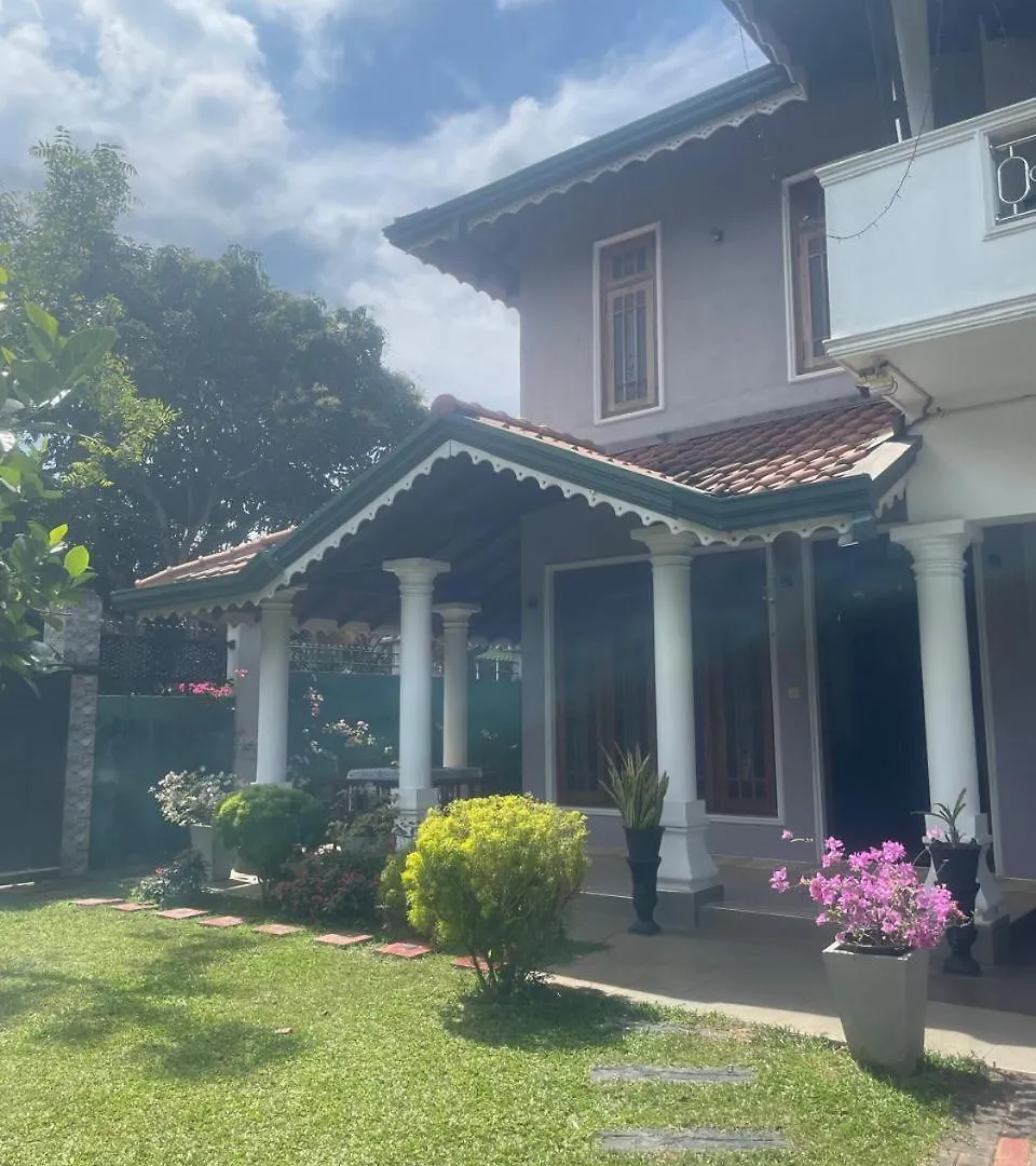 New D R Randi Homestay Negombo Bed & Breakfast